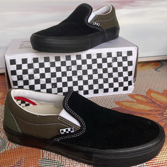 Vans Men’s Skate Slip-On Black/Grape Leaf
VN0A5FCAKE9
Sneakers - Picture 3 of 16